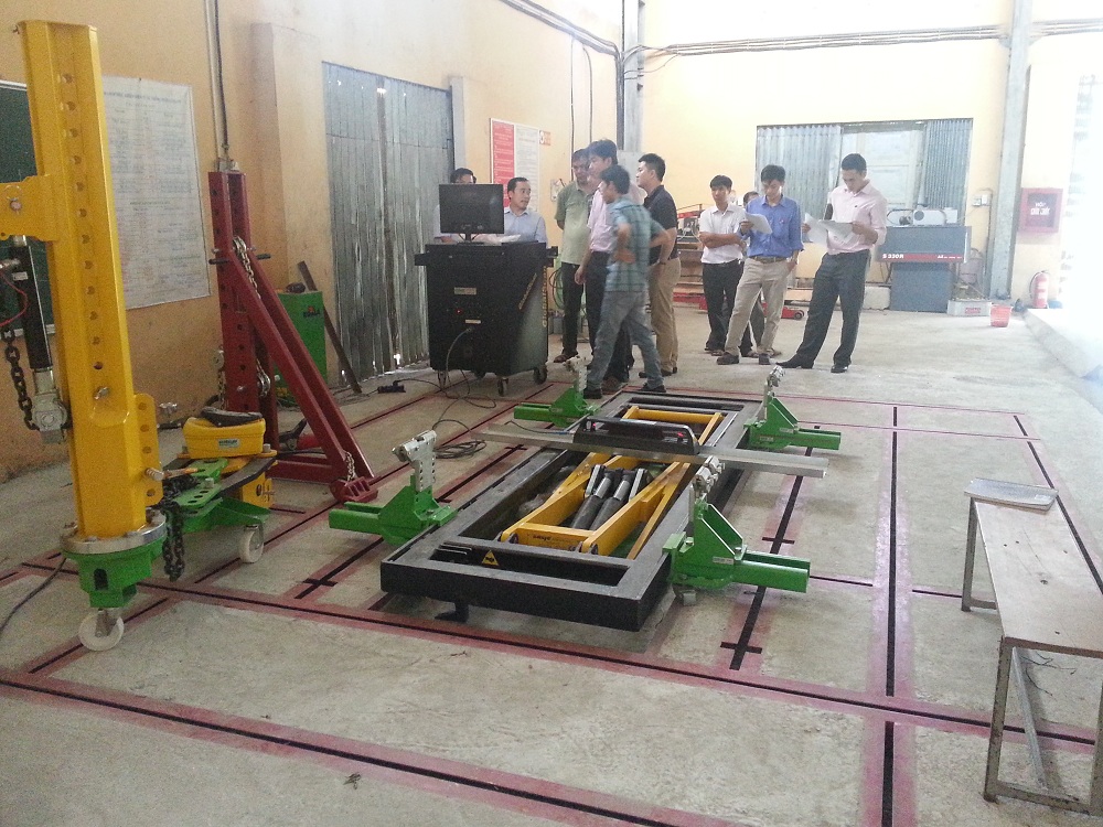 thiết bị nắn khung xe có kích nâng global JIG Koala